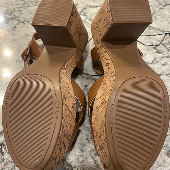 Kensie Women's Brown Cross-Strap Sandals - Picture 4 of 8